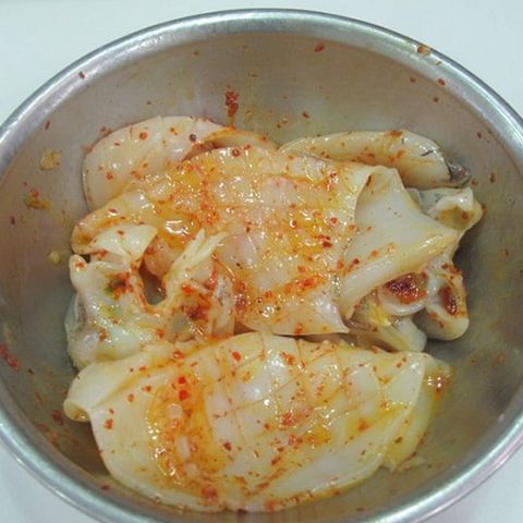  Mực ướp sa tế - khay 